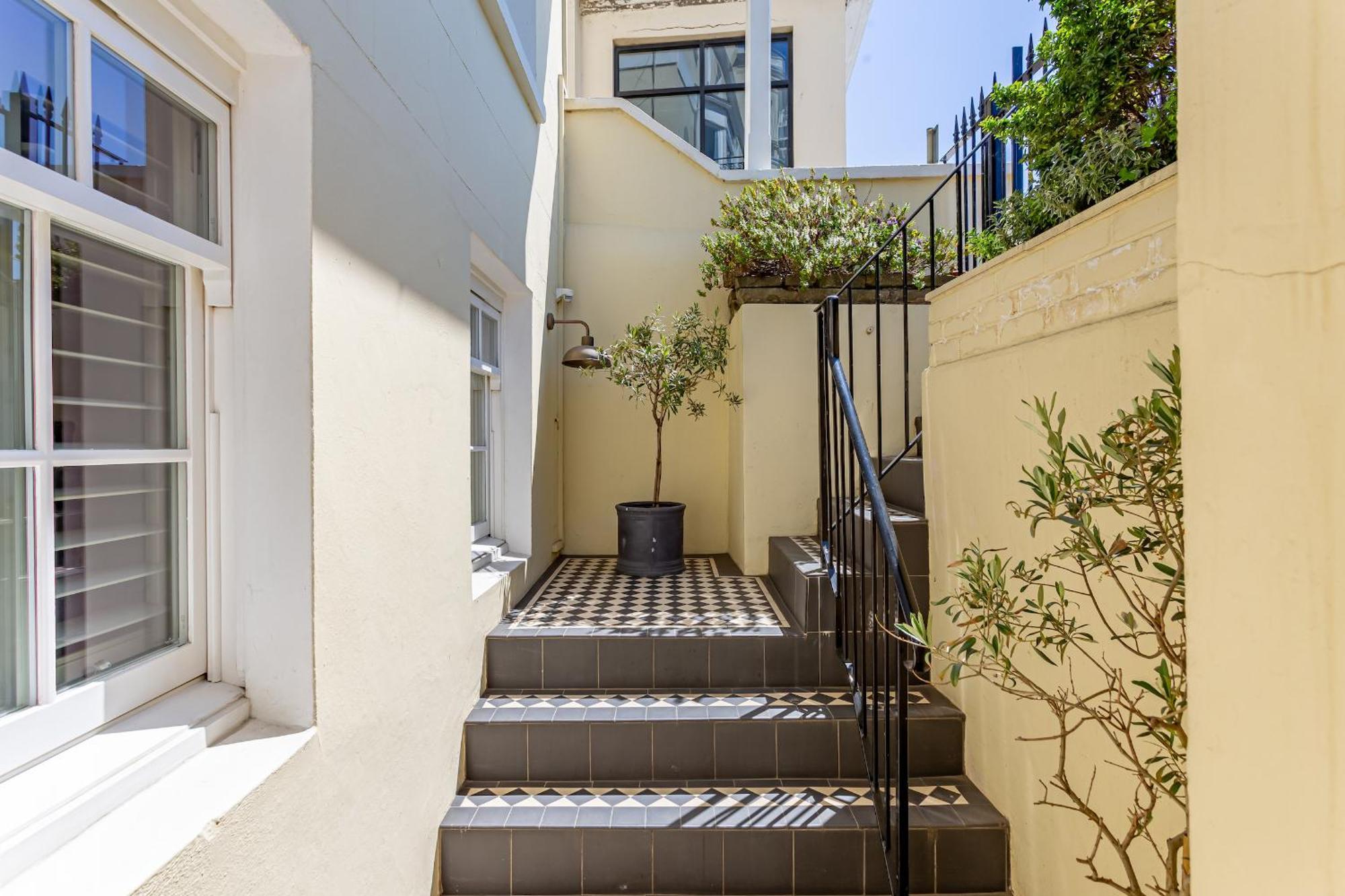 Beaches Brighton - Luxury Seafront Accommodation Экстерьер фото
