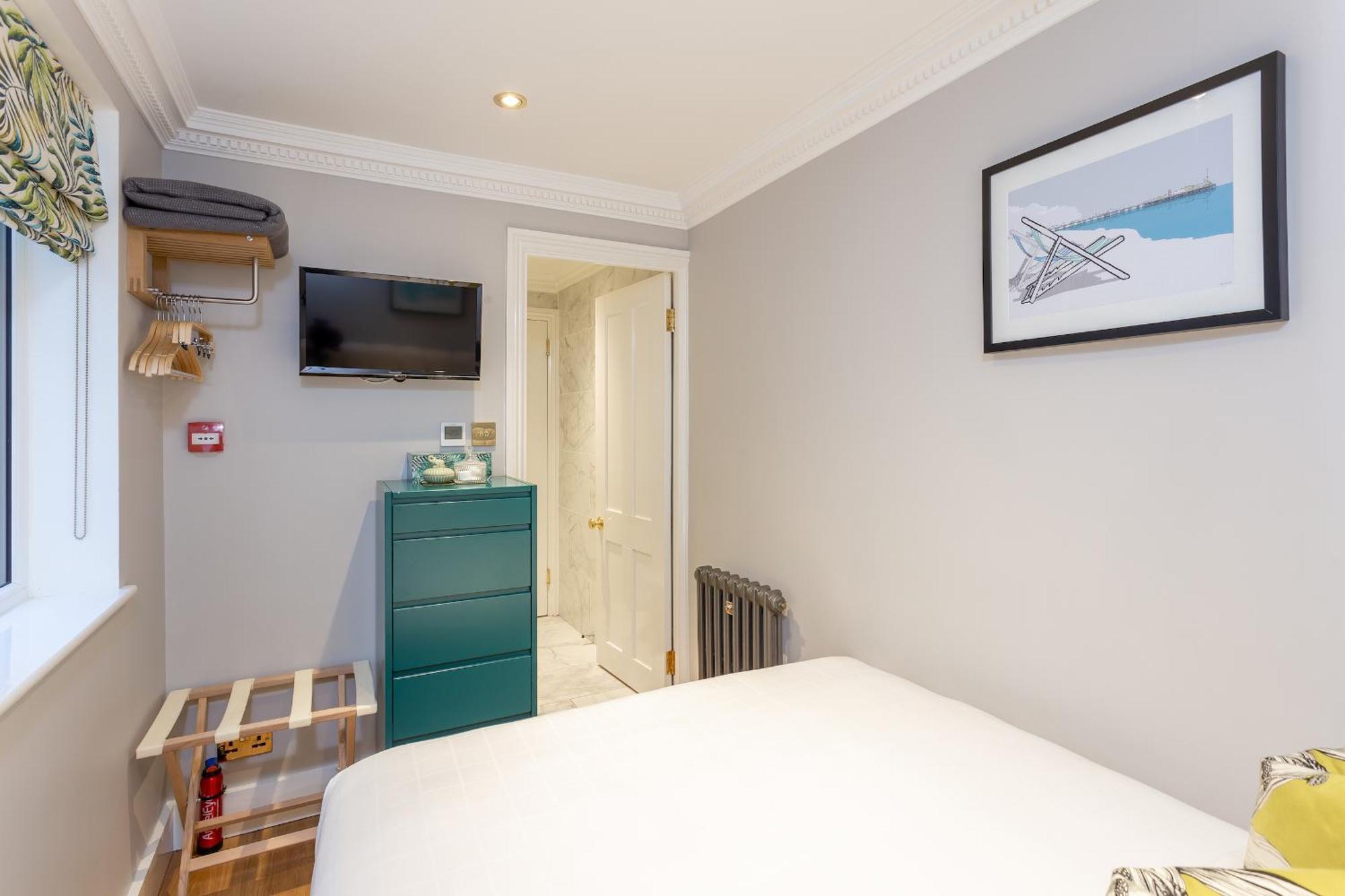 Beaches Brighton - Luxury Seafront Accommodation Экстерьер фото