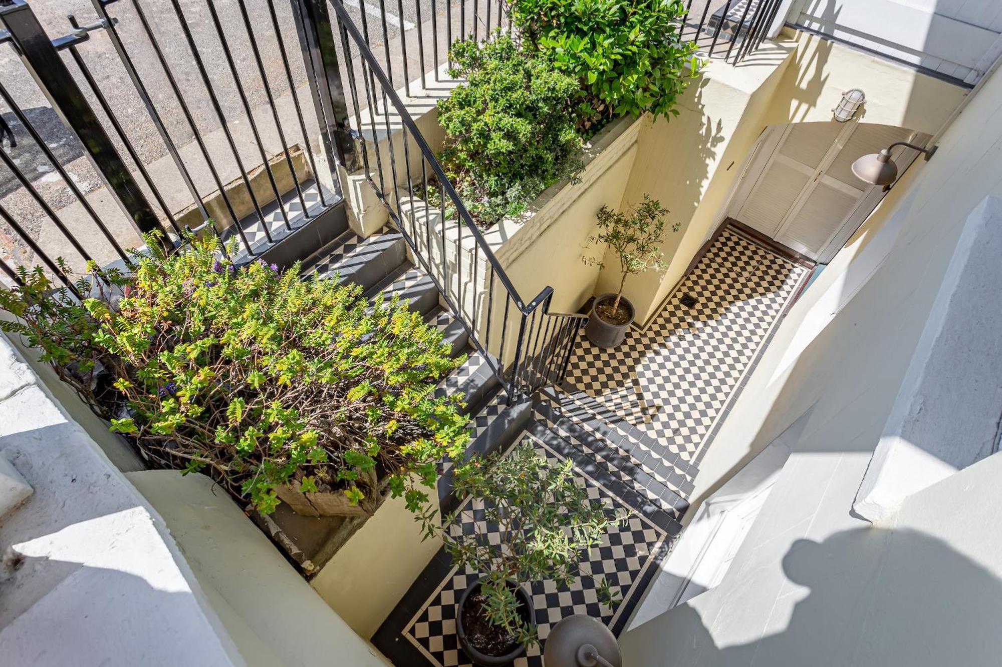 Beaches Brighton - Luxury Seafront Accommodation Экстерьер фото